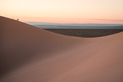 撒哈拉沙漠在白天
